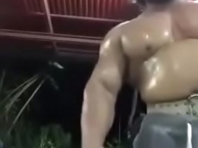 Wild Thai bodybuilder can'_t be beefier